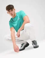 McKenzie Camiseta Essential (33)